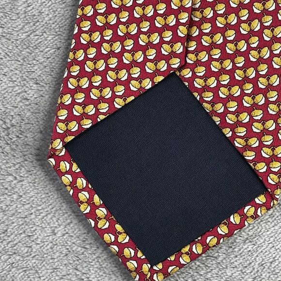 Vineyard Vines Tie Mens Red Gold Acorn Print Silk Hand Made USA Classic Necktie - Picture 9 of 10